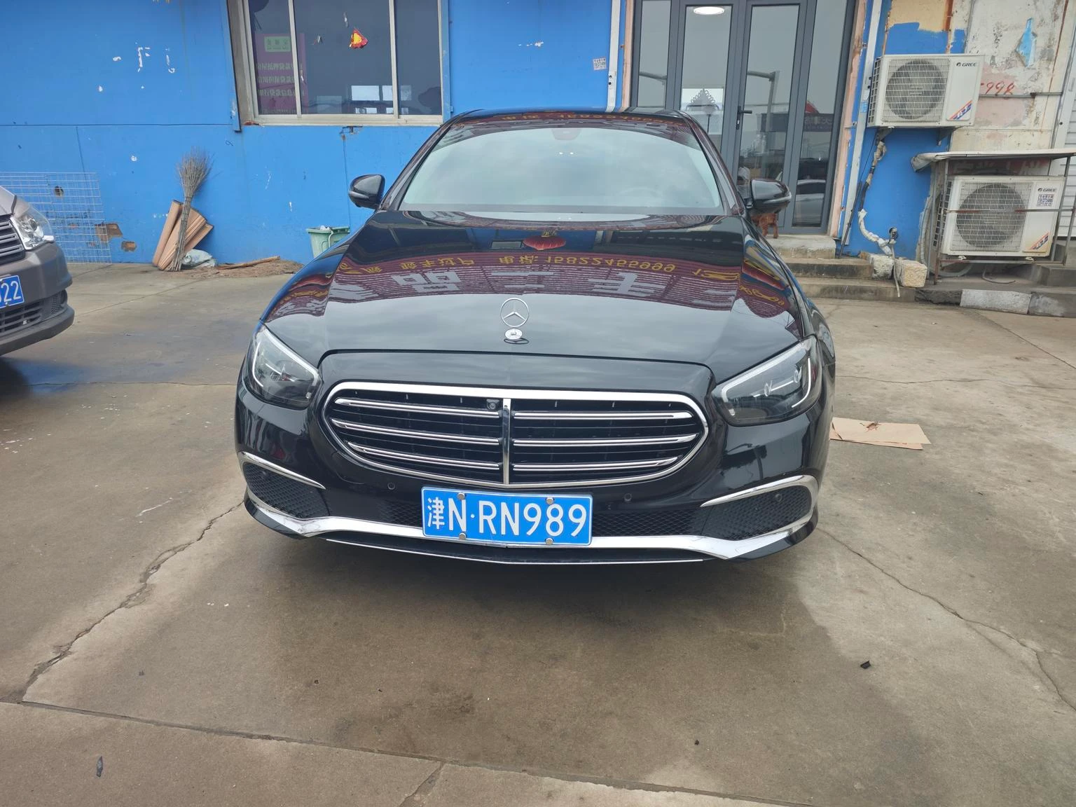 Mercedes-Benz E-class 300 L Luxury - exterior