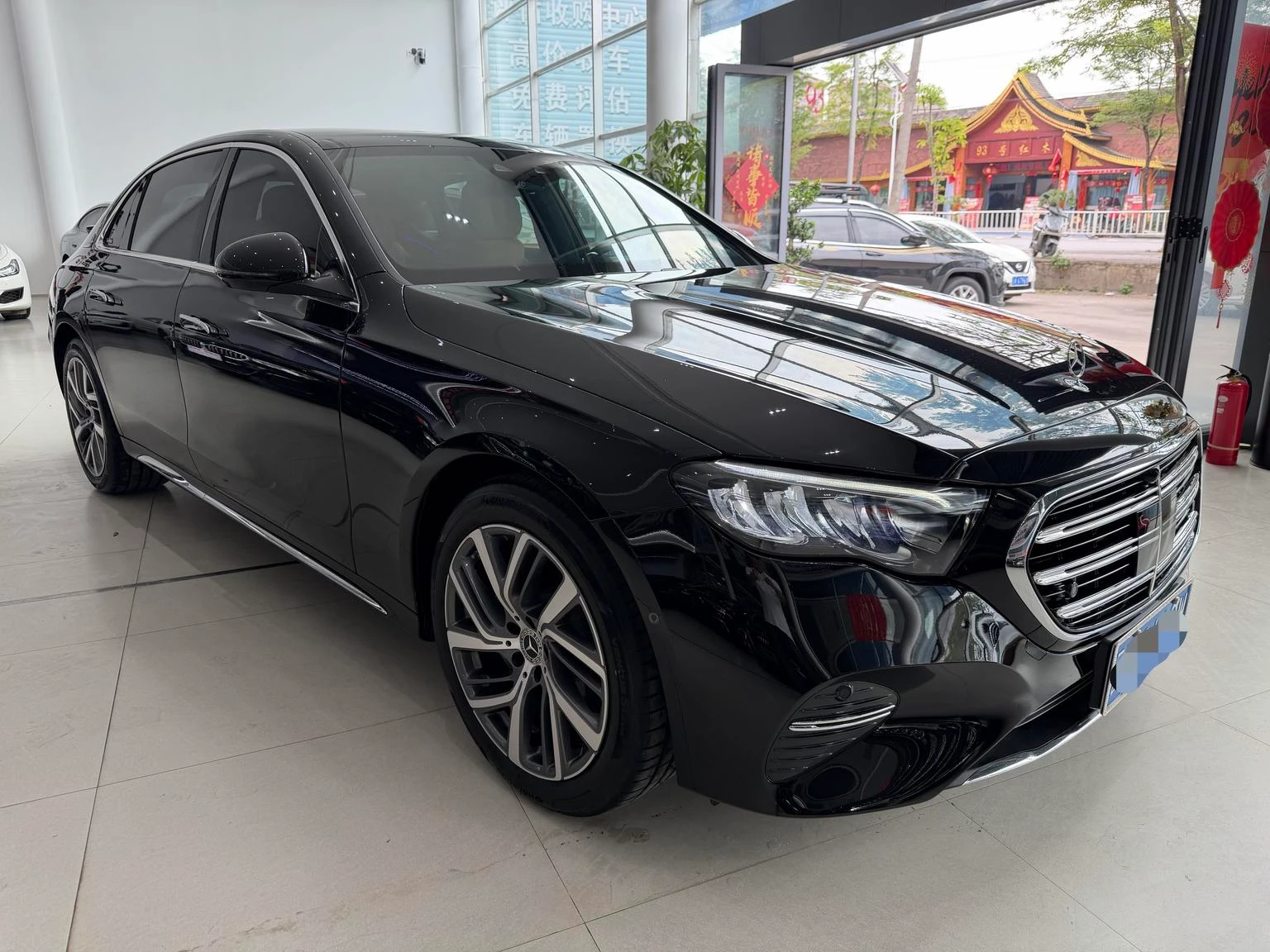 Mercedes-Benz E-Class E300L Facelift