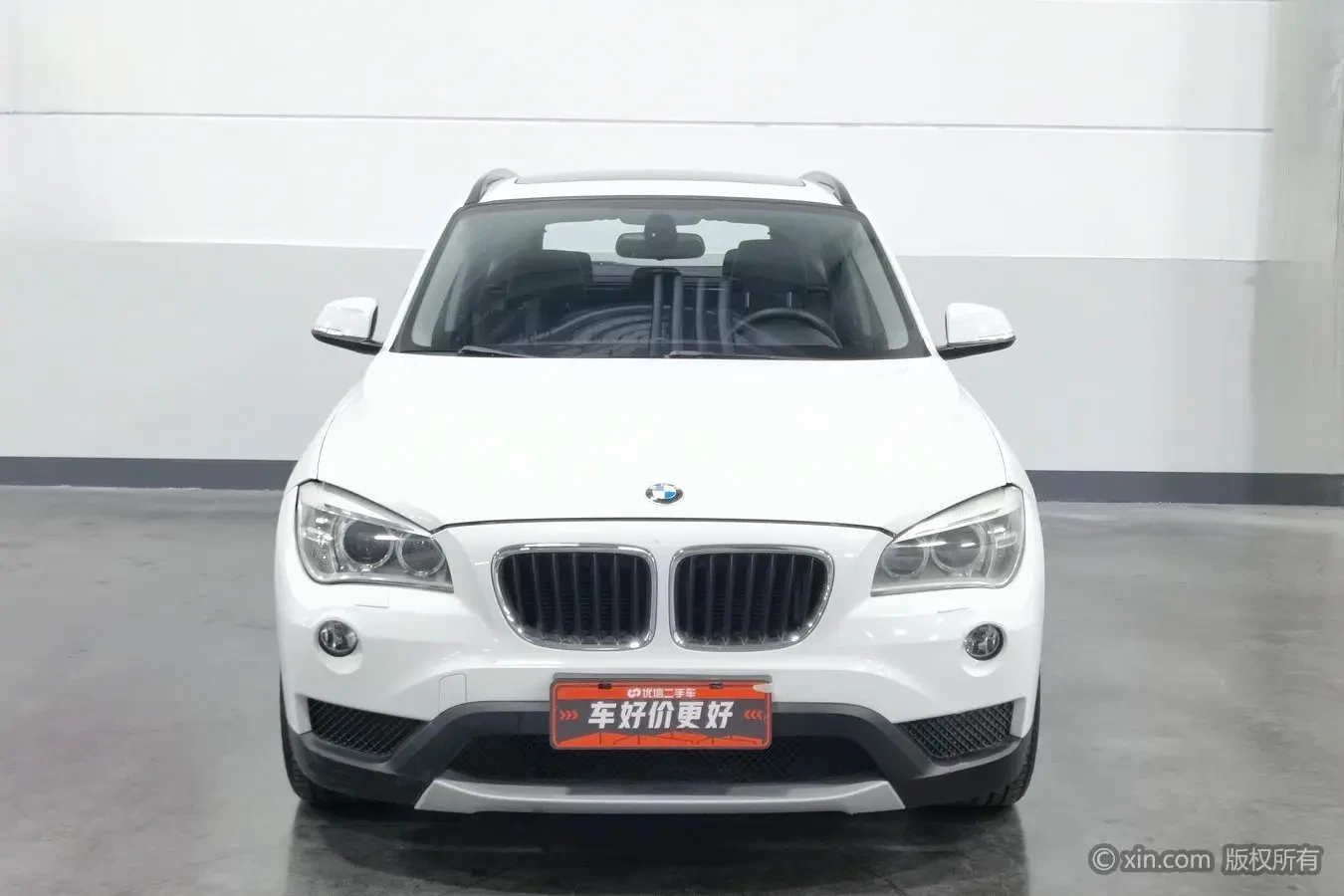 BMW X1  18i   - exterior