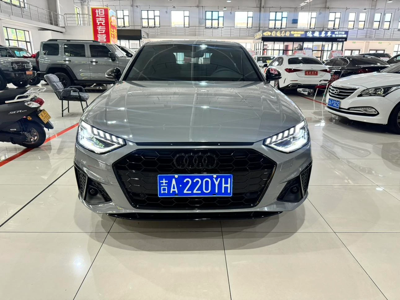 Audi A4L 40 TFSI Luxury Dynamic - exterior