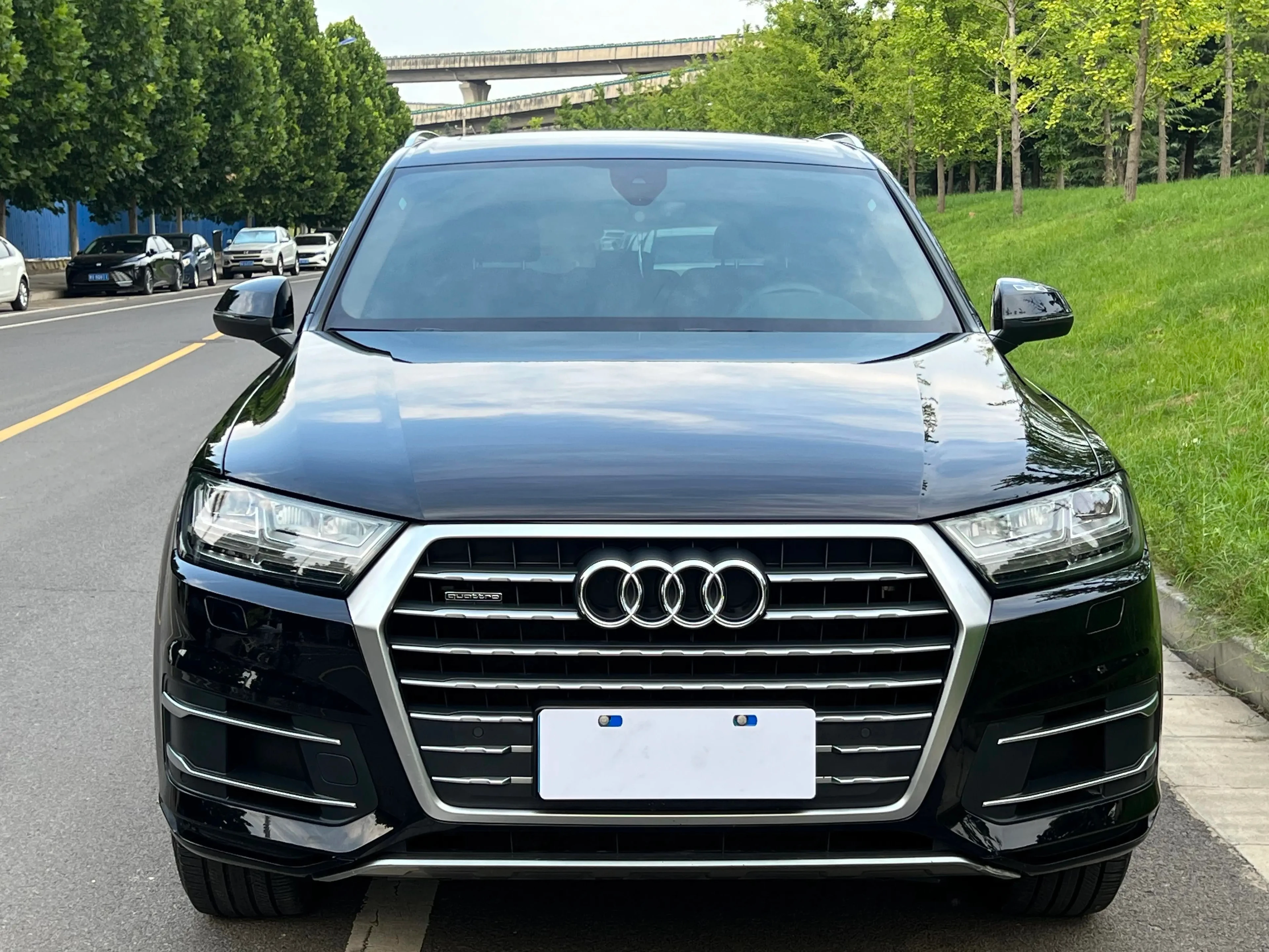 Audi Q7 45 TFSI Comfort Trim - exterior