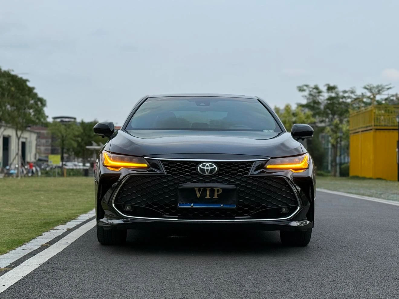 Toyota Avalon 2.5L Automatic Luxury Edition - exterior