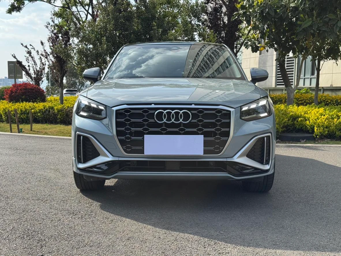 Audi Q2L 35 TFSI Fashion Elegant - exterior