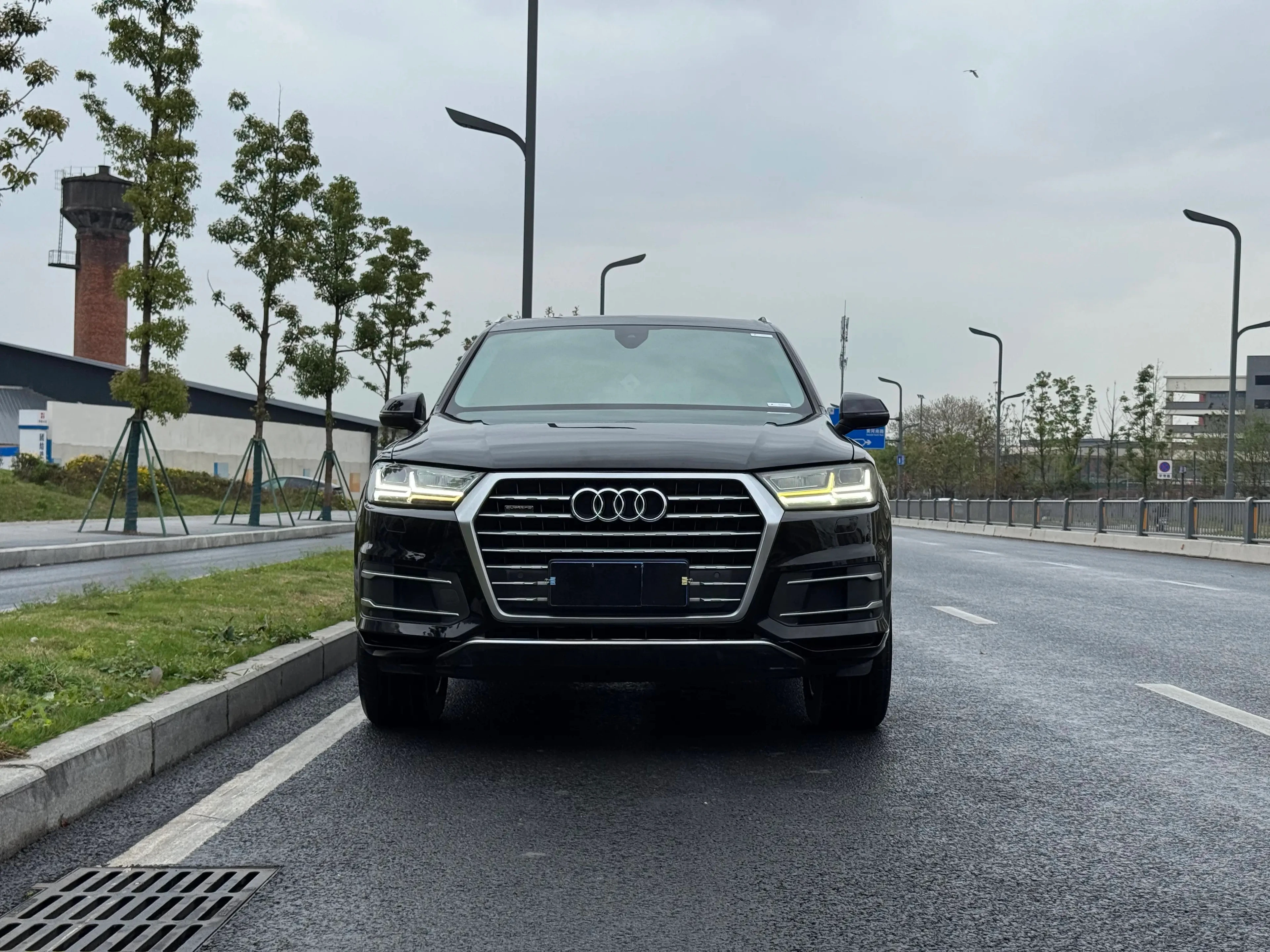 Audi Q7 40TFSI Comfort - exterior