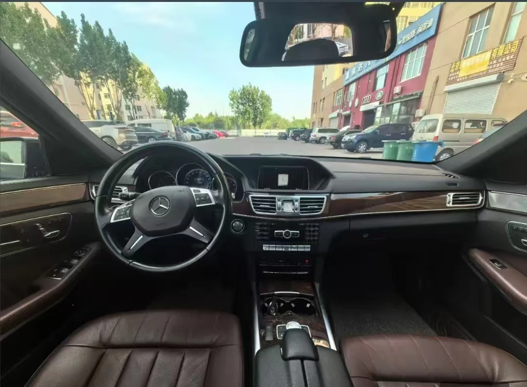Mercedes-Benz E320L - interior