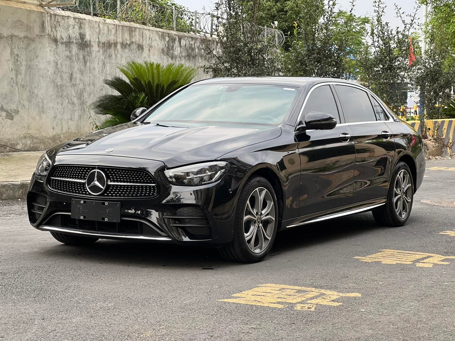 Mercedes-Benz E-Class E 300 L Facelift  - exterior
