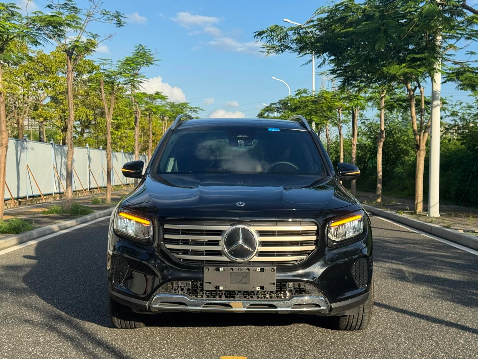 Mercedes-Benz GLB-class GLB 220 Dynamic - exterior
