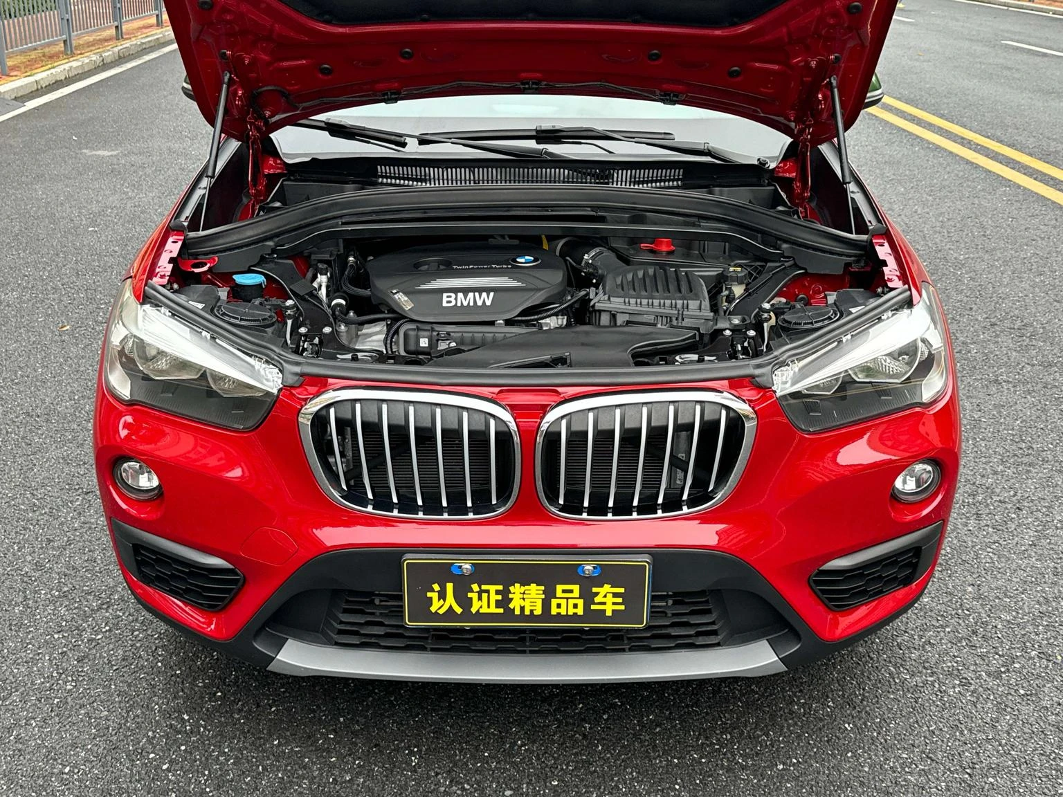 BMW X1 sDrive18Li  - engine
