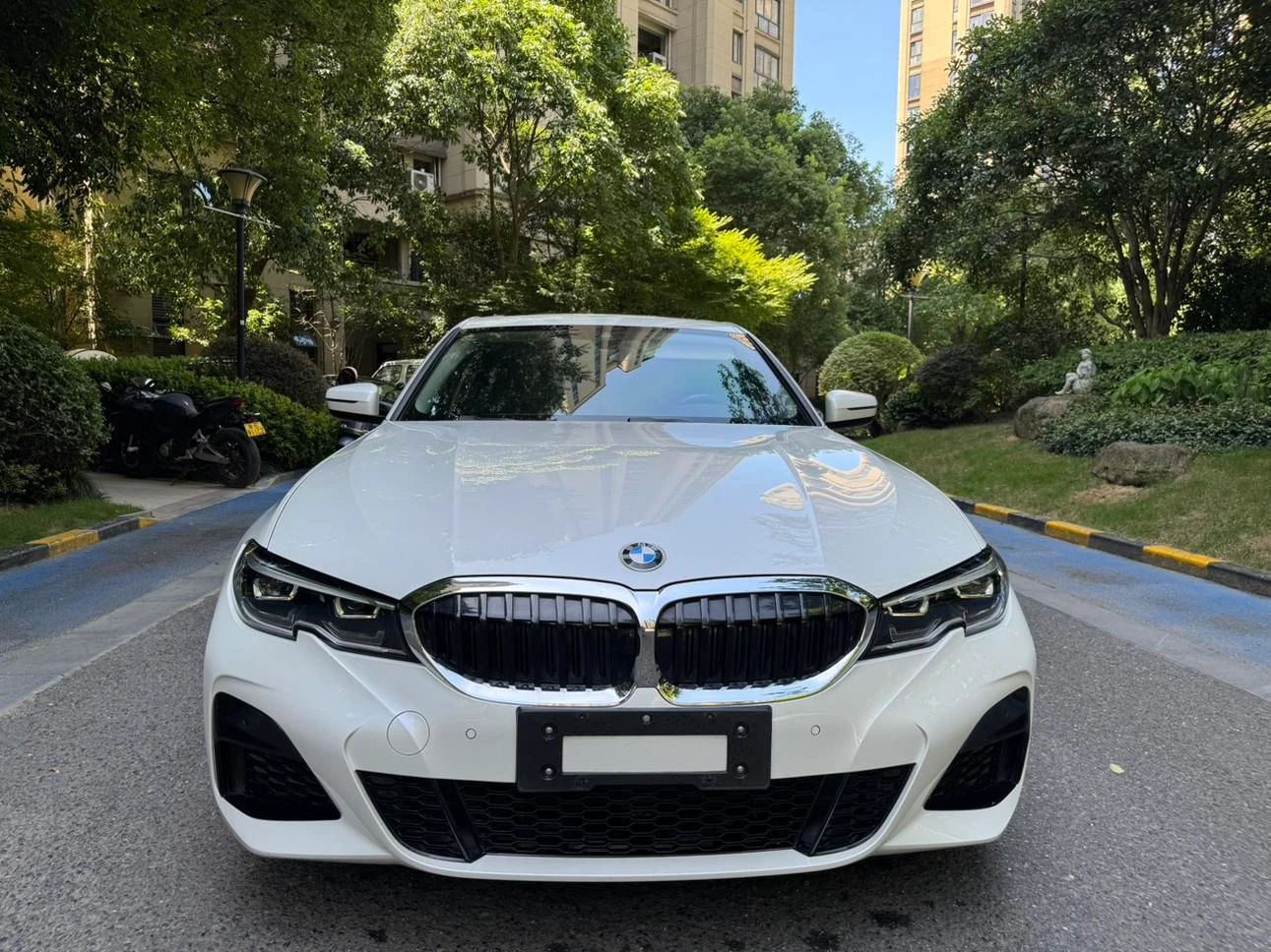 BMW 3 Series 325Li M Sport - exterior