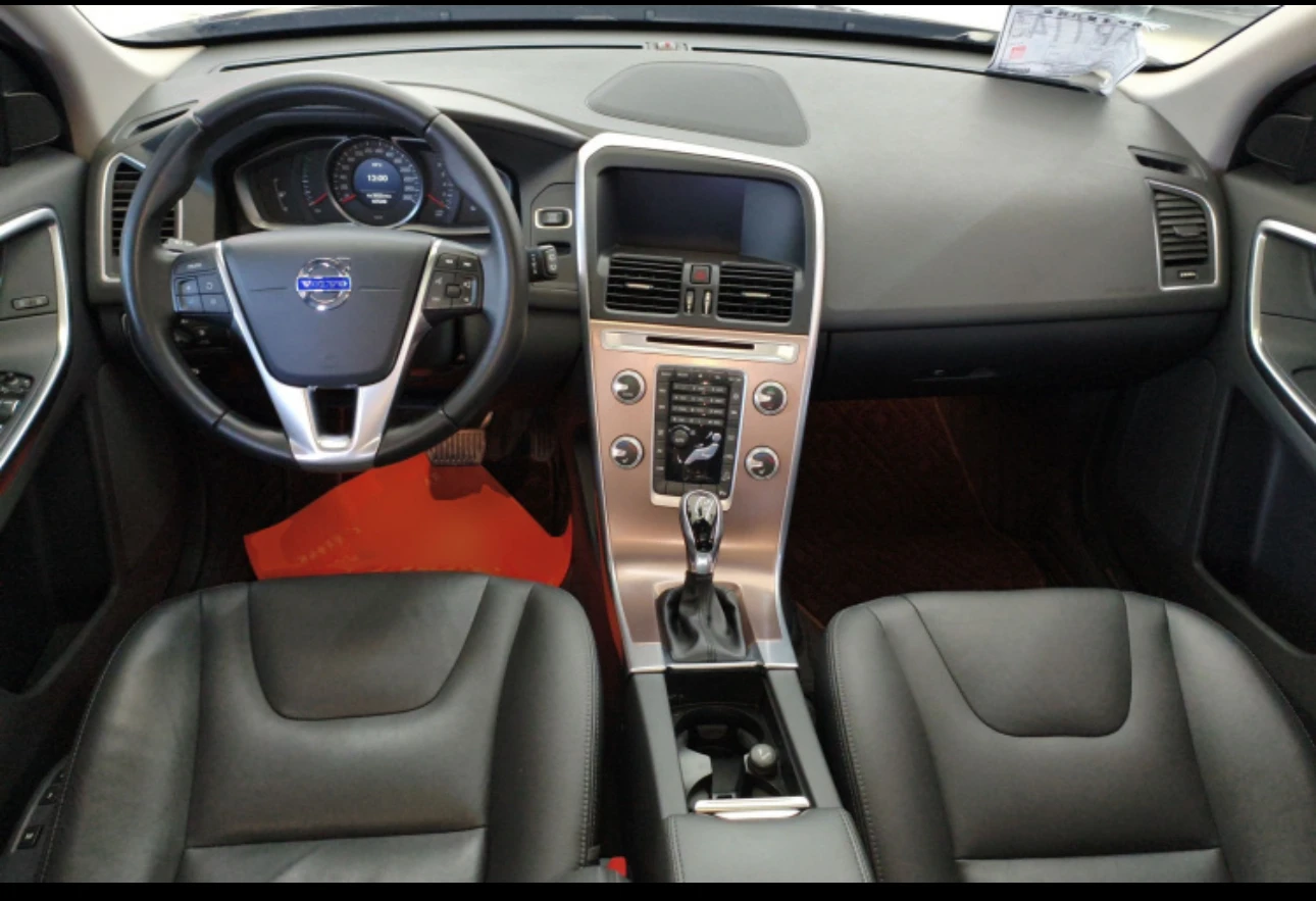 Volvo XC60 T5 AWD - interior