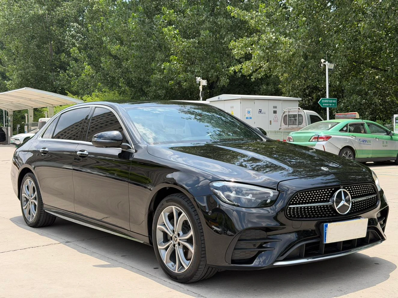 Mercedes-Benz E-Class 300 L Luxury Sport Sedan