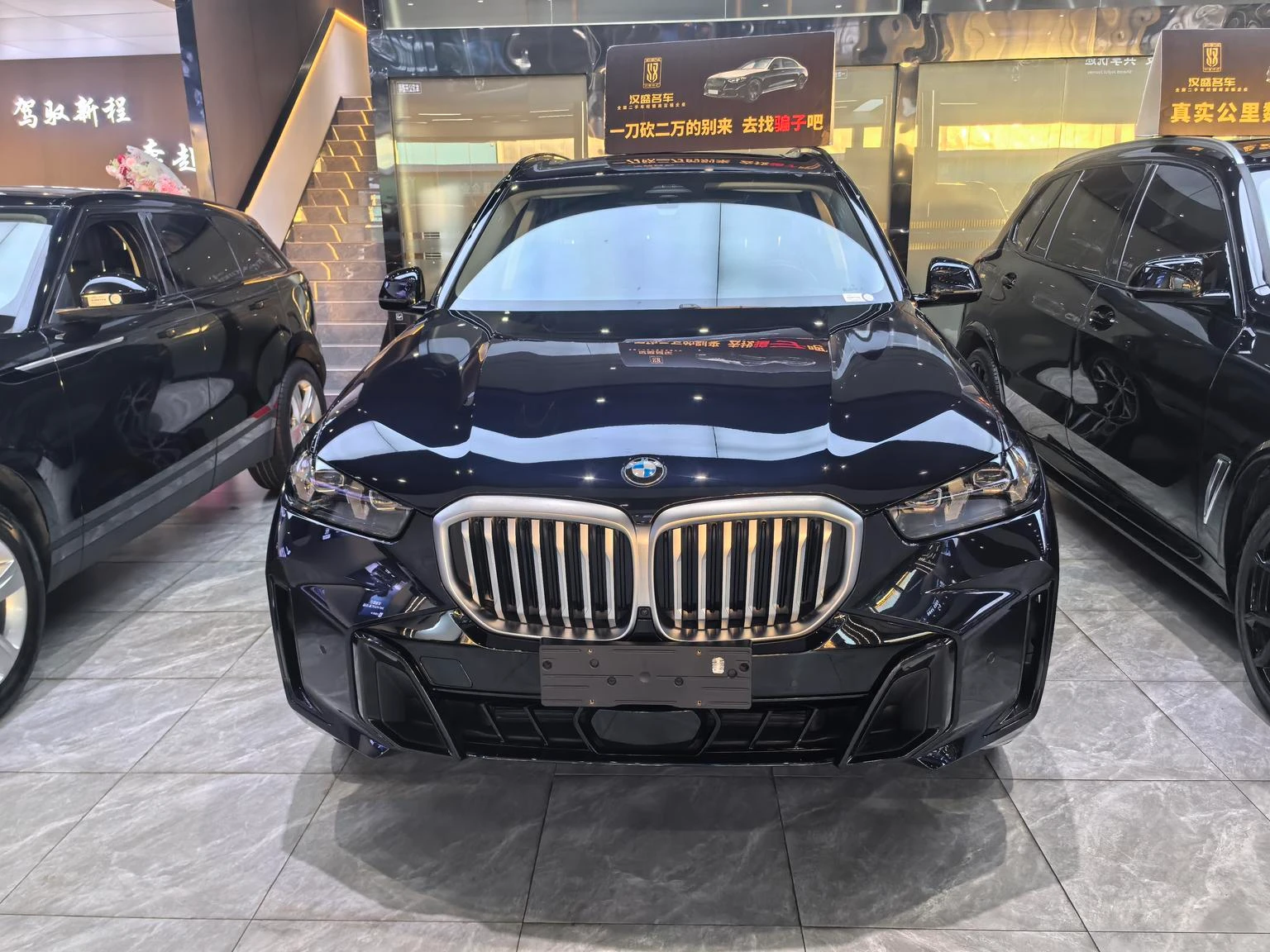 BMW X5 xDrive30Li Luxury M Sport Night Package - exterior