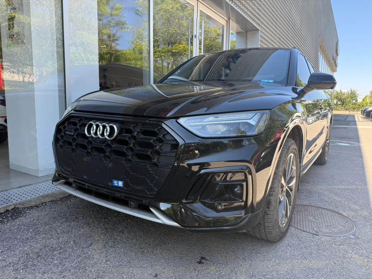 Audi Q5L 40TFSI Luxury Dynamic Model