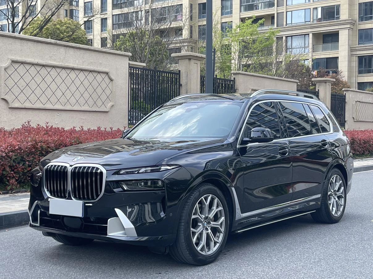 BMW X7 xDrive40i Leading Luxury Package