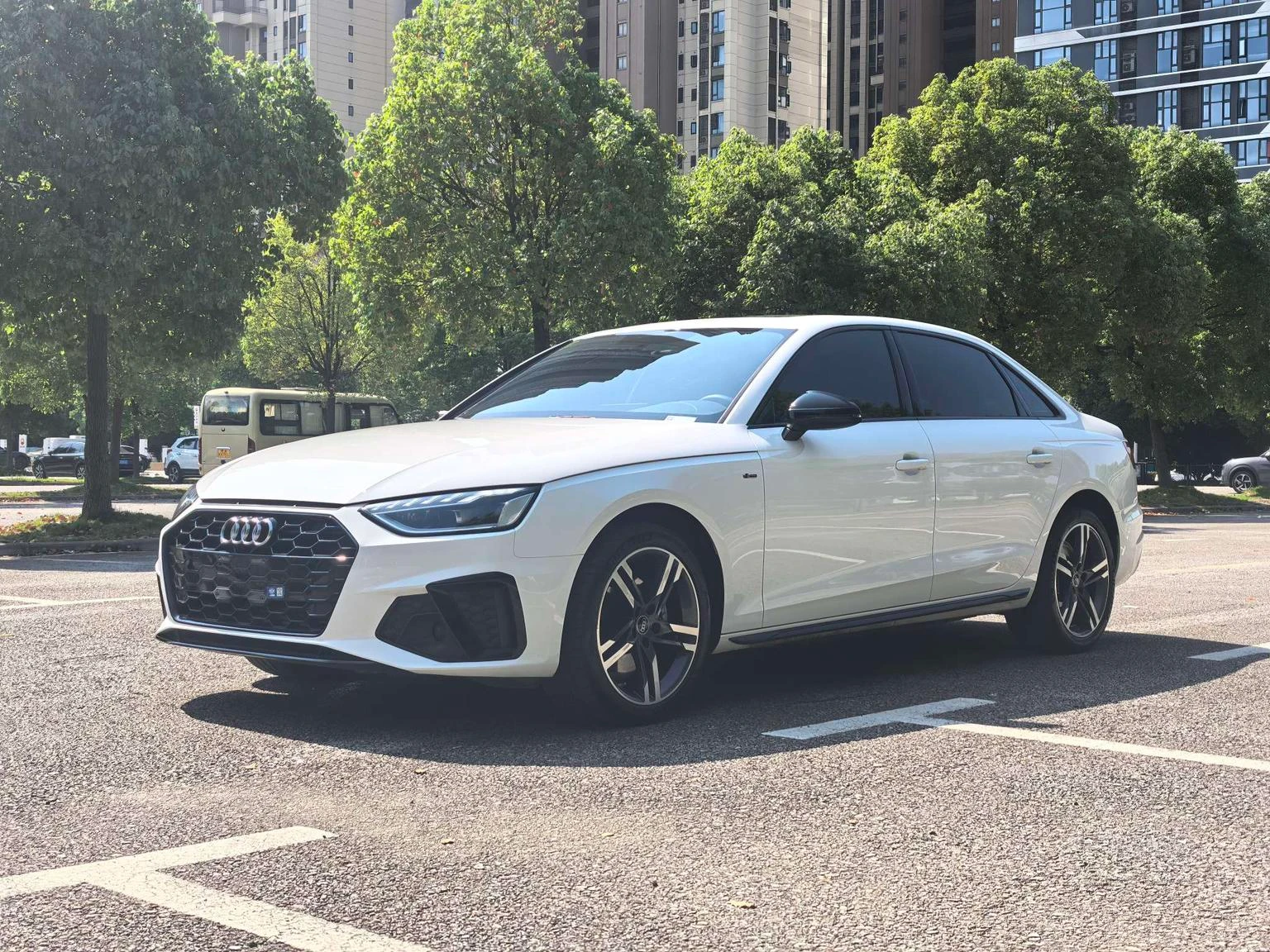 Audi A4L 40 T FSI