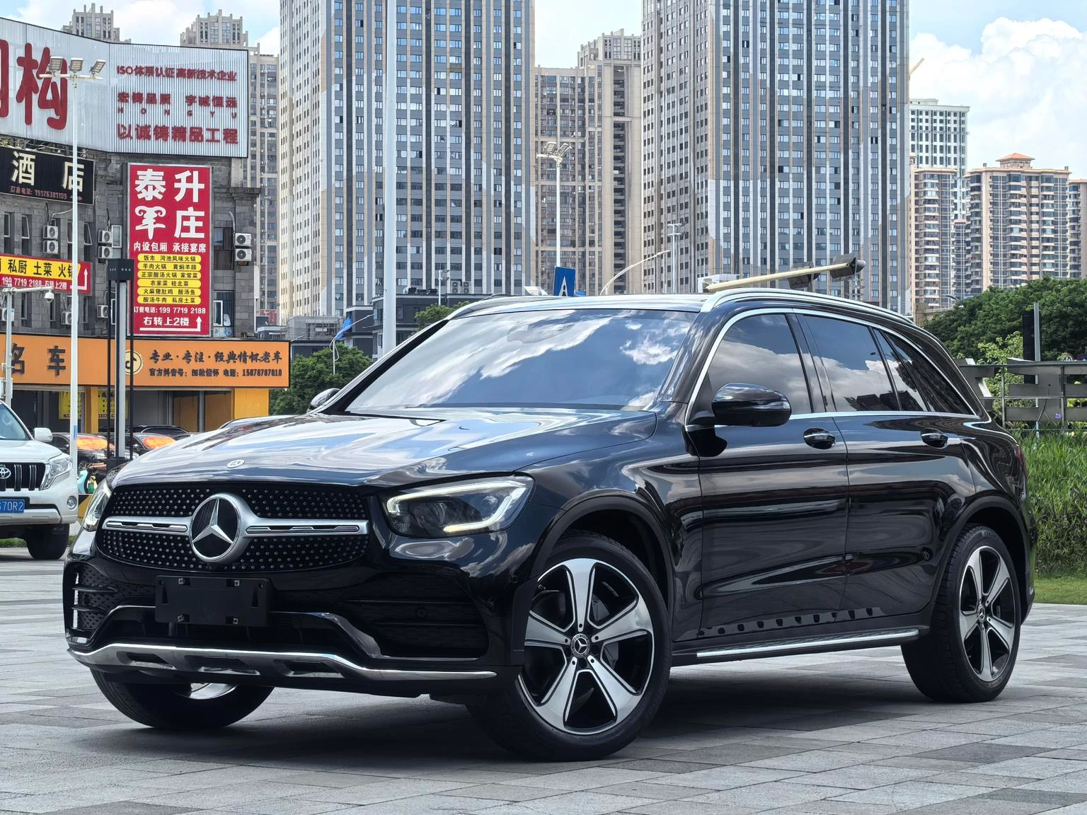 Mercedes-Benz GLC-Class  300 L 4MATIC - exterior