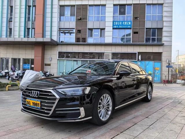 Audi A8L 50 TFSI Comfort Trim