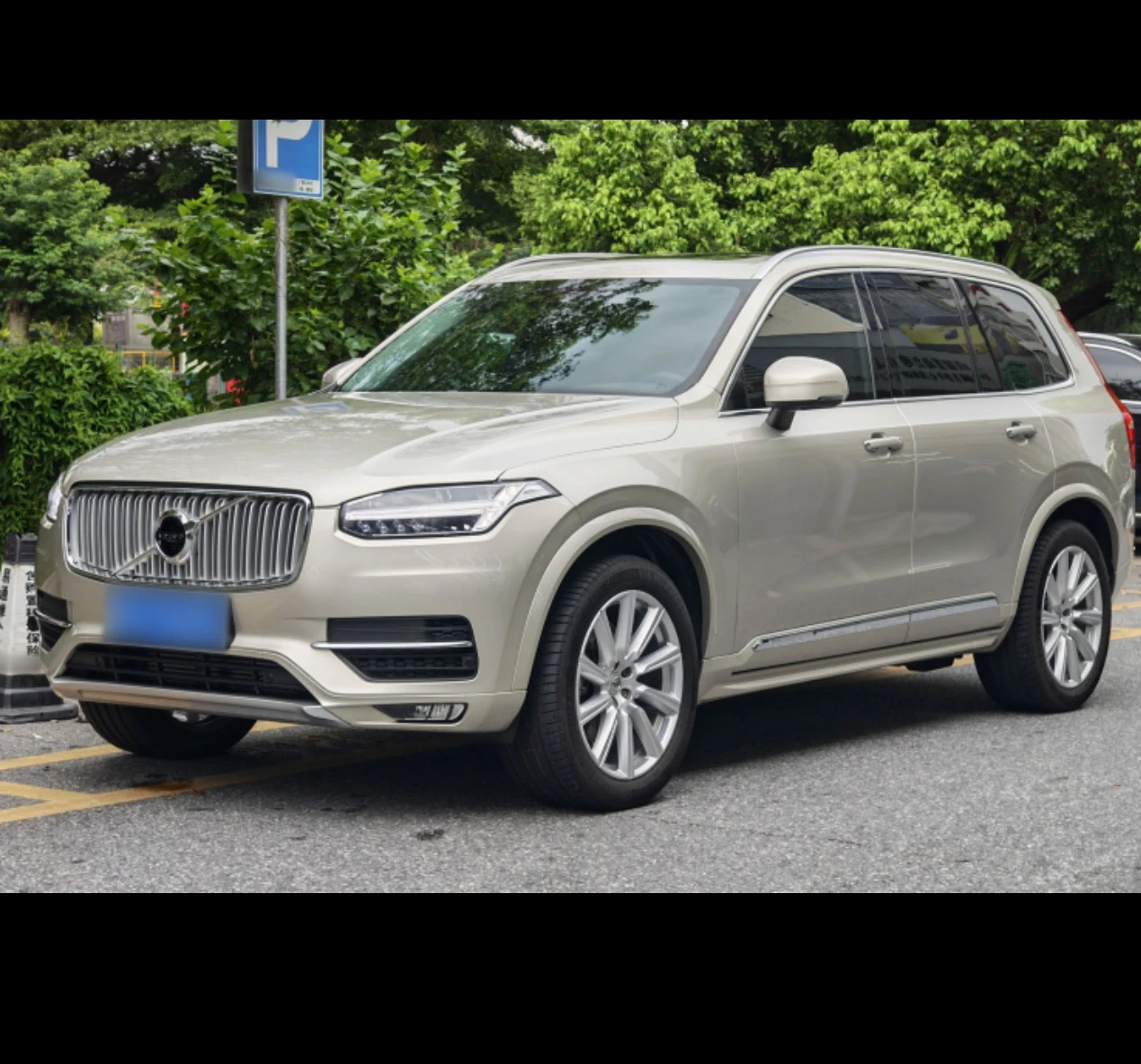 Volvo XC90 T6 AWD - exterior
