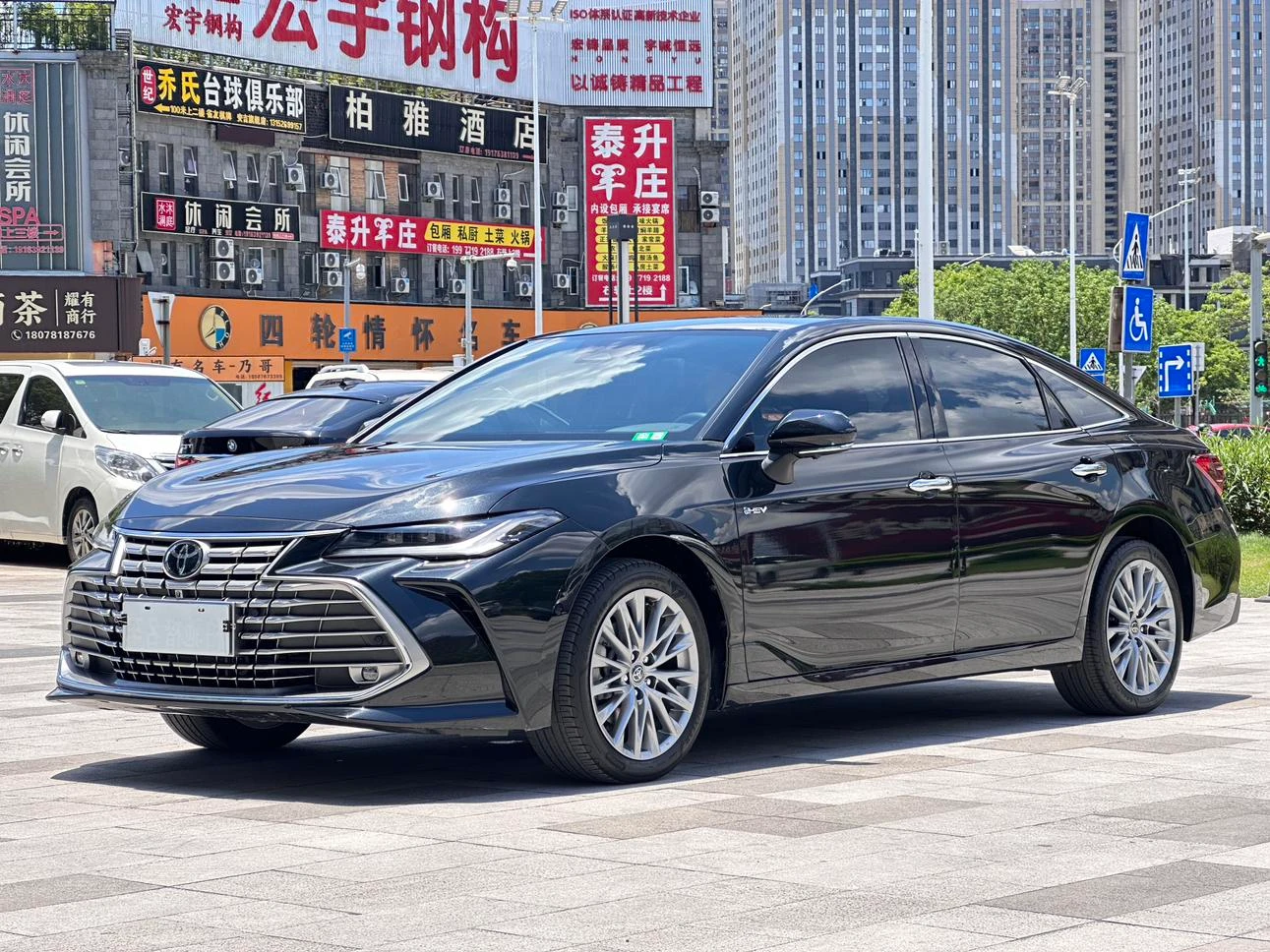 Toyota Avalon Intelligent Hybrid 2.0L E-CVT Premium Edition