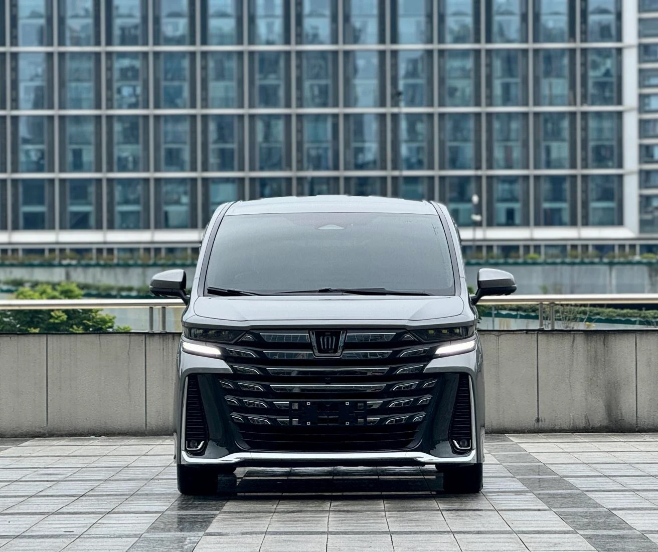 Toyota Vellfire 2.5L Automatic 4WD 7-Seat Parallel Import - exterior