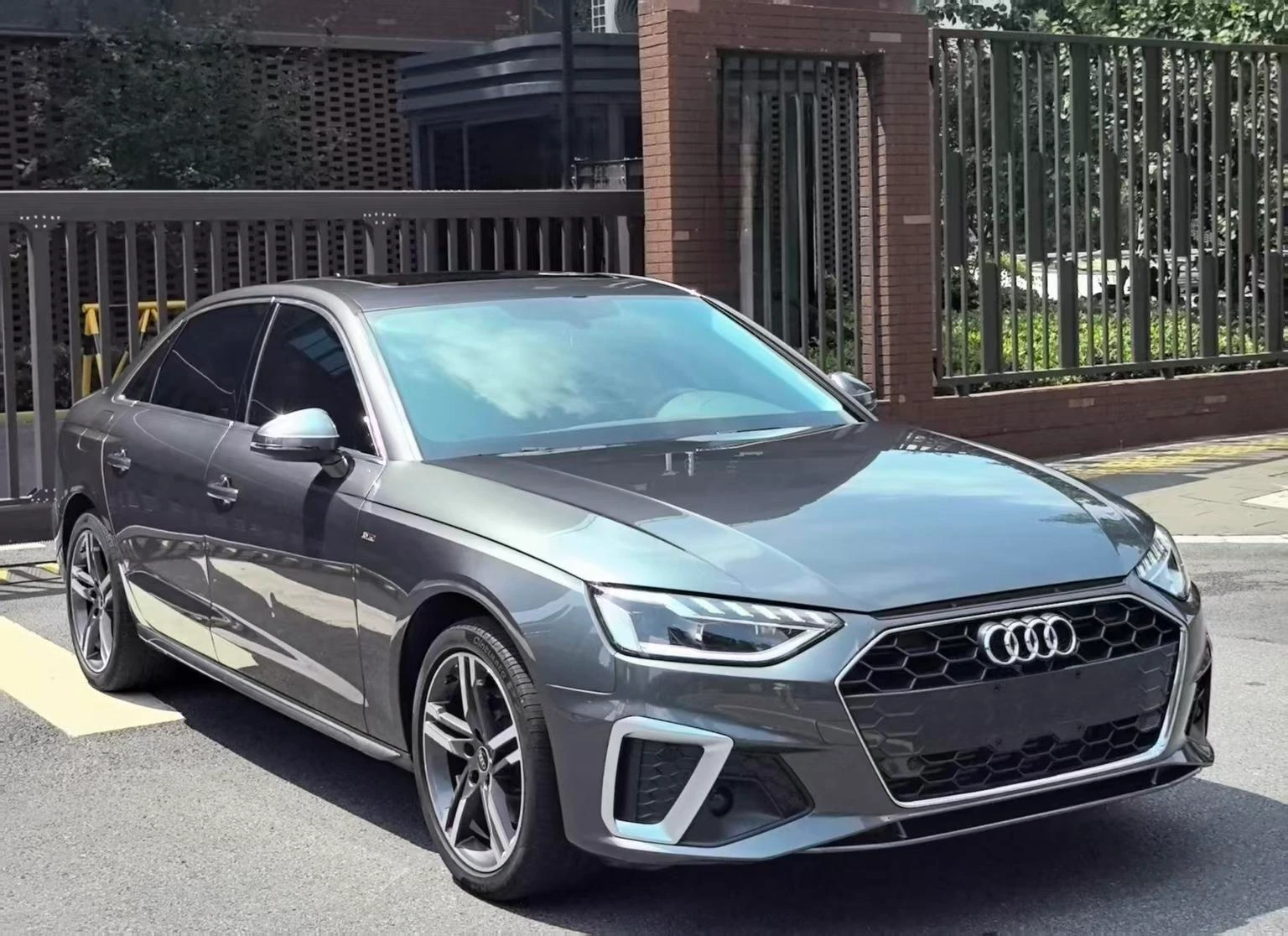 Audi A4L 40 TFSI - exterior