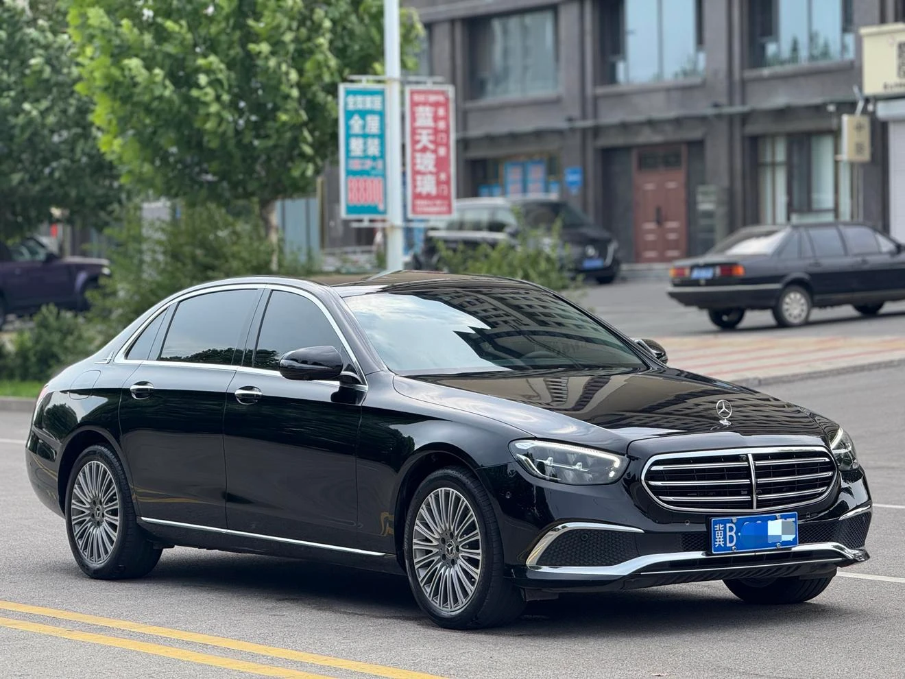 Mercedes-Benz E-Class 300 L - exterior