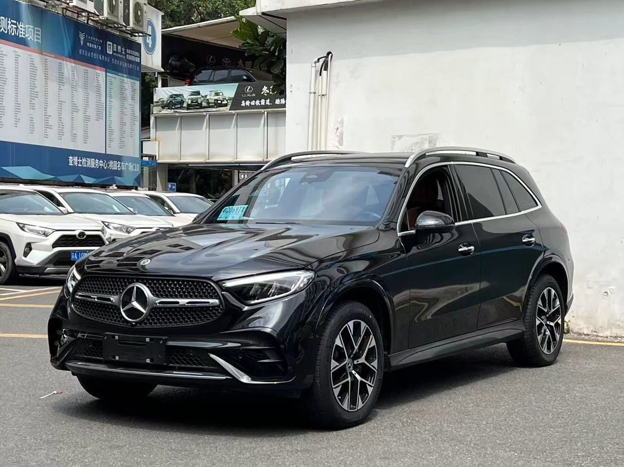 Mercedes-Benz GLC Class GLC260 L 4MATIC - exterior