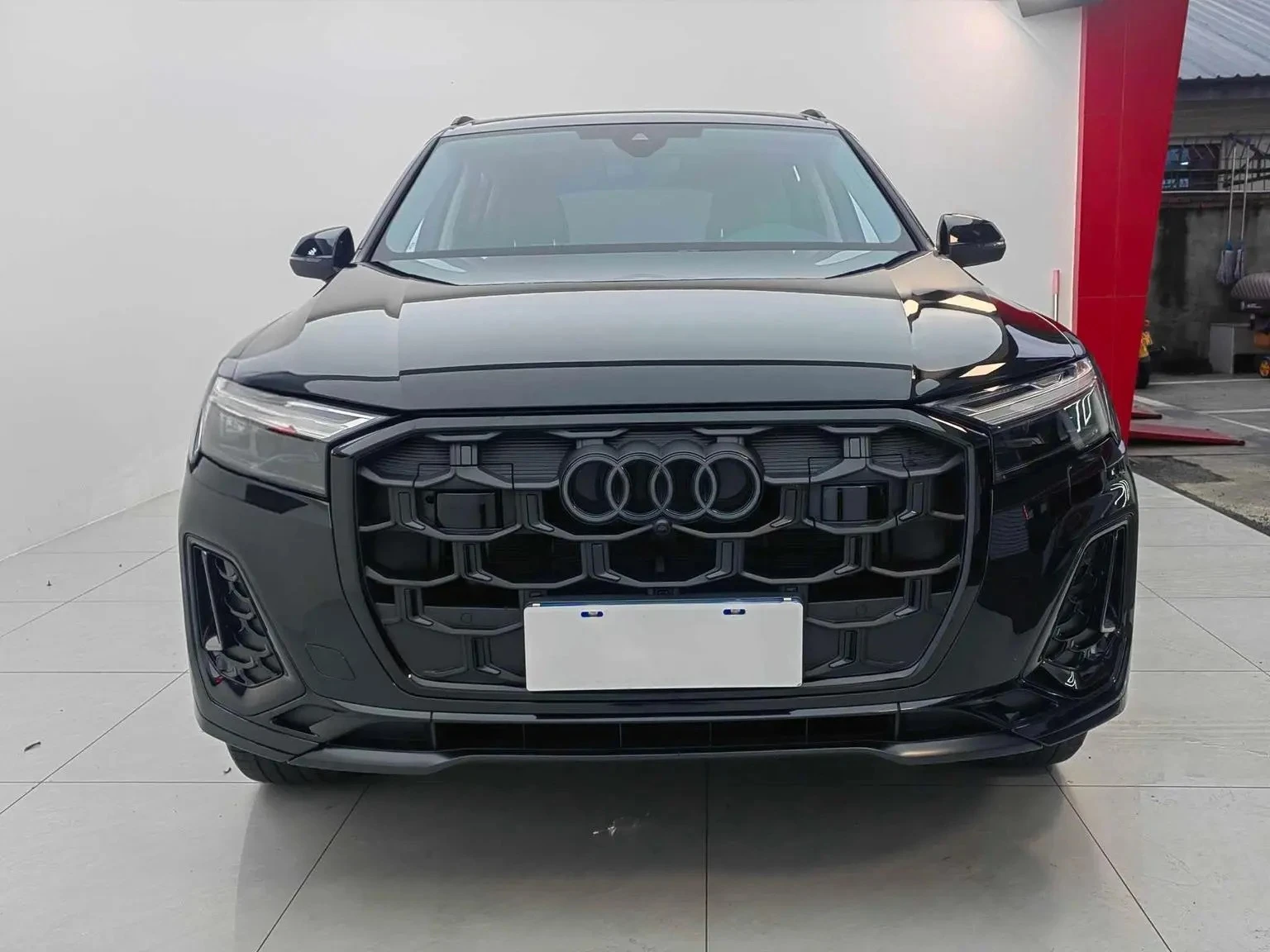 Audi Q7 45 TFSI Black Edition - exterior