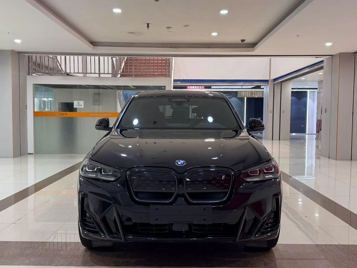 BMW iX3 Pioneer - exterior