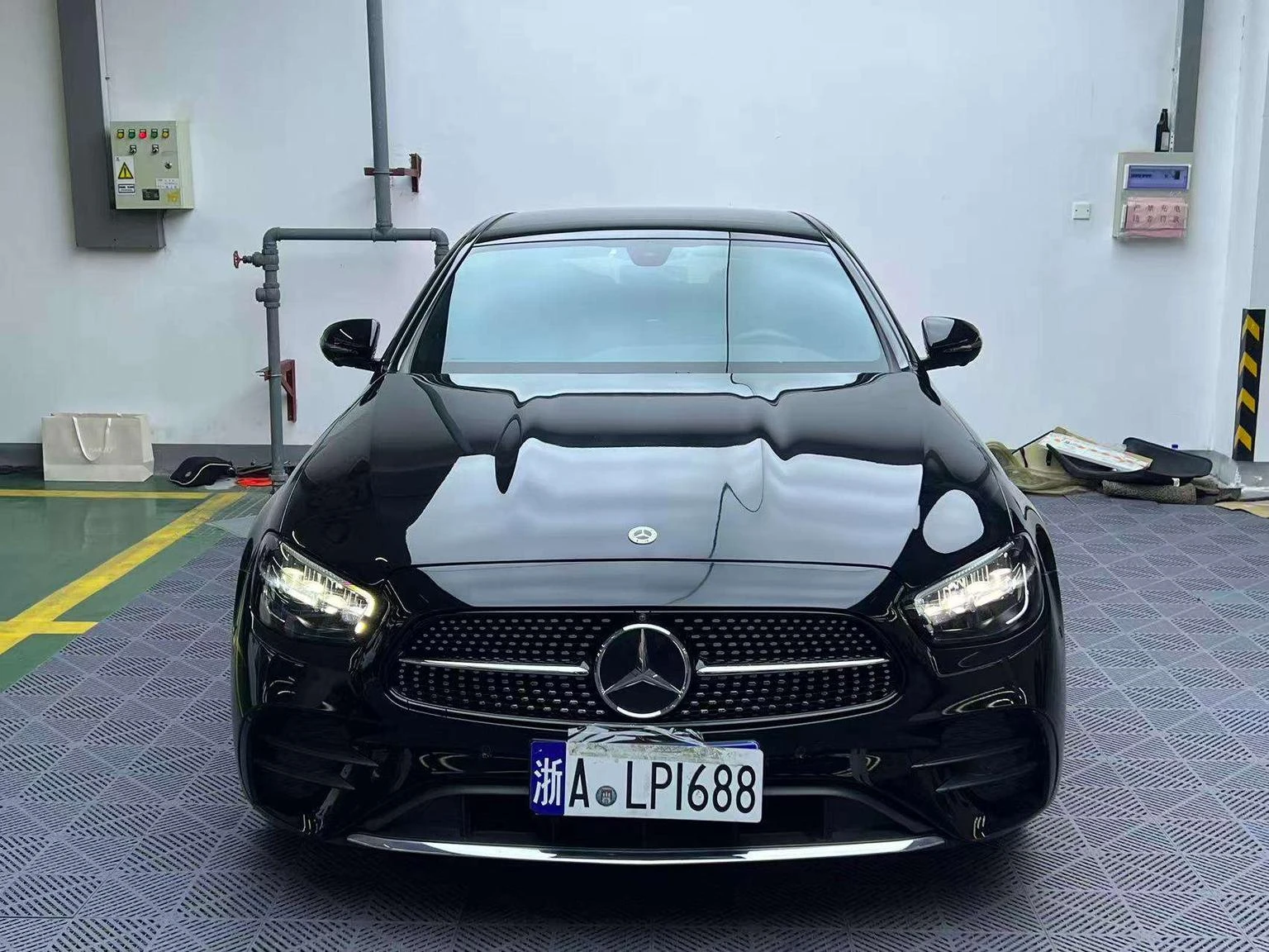 Mercedes-Benz E-Class  300 L Luxury Edition Sport Sedan - exterior