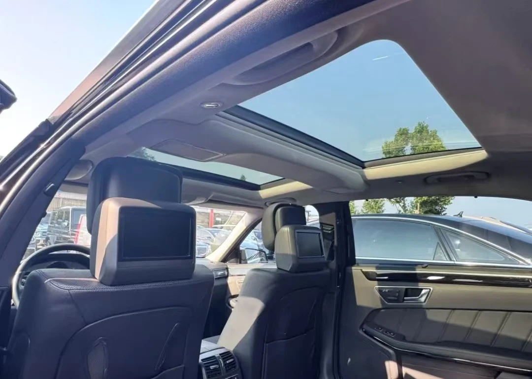Mercedes-Benz E300L - interior