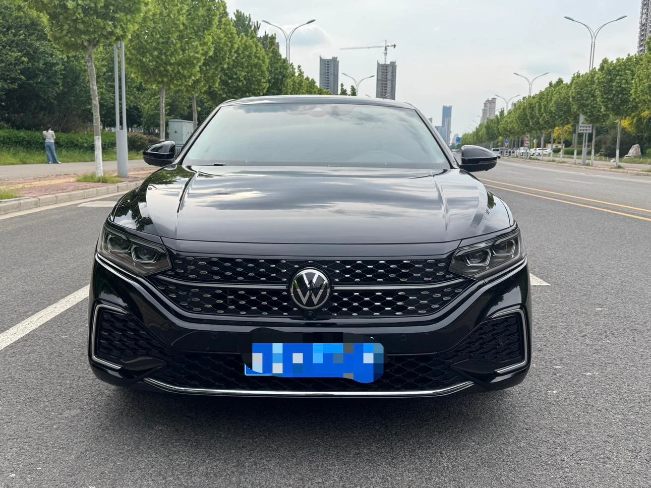 Volkswagen Passat 380TSI Star Luxury Edition - exterior