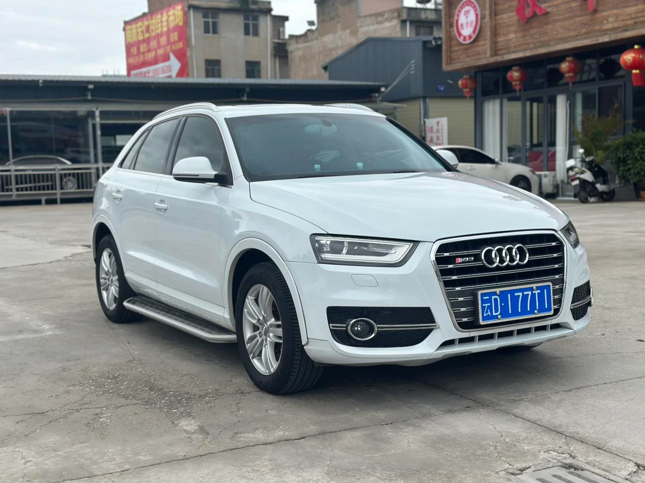 Audi Q3 35 TFSI Premium - exterior