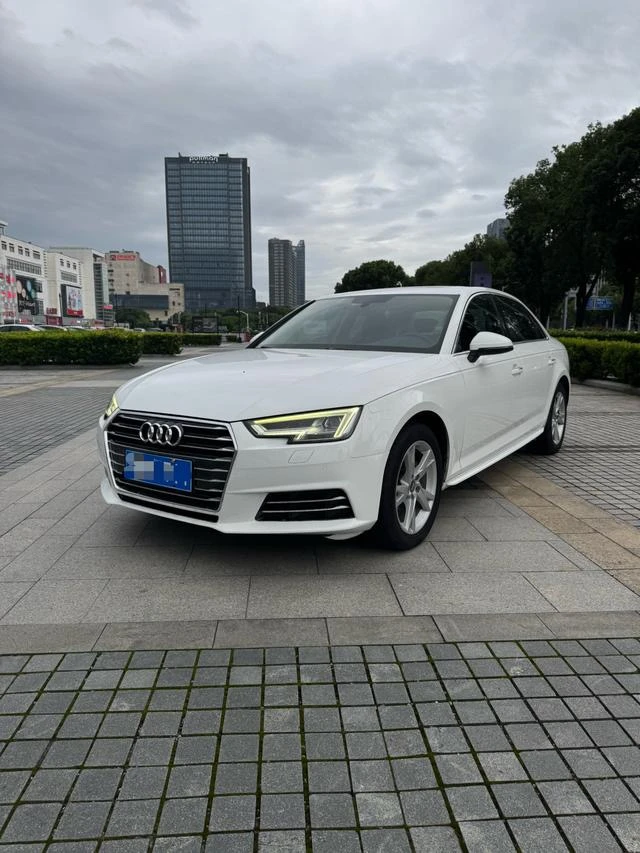 Audi A4L 40 TFSI Progressive