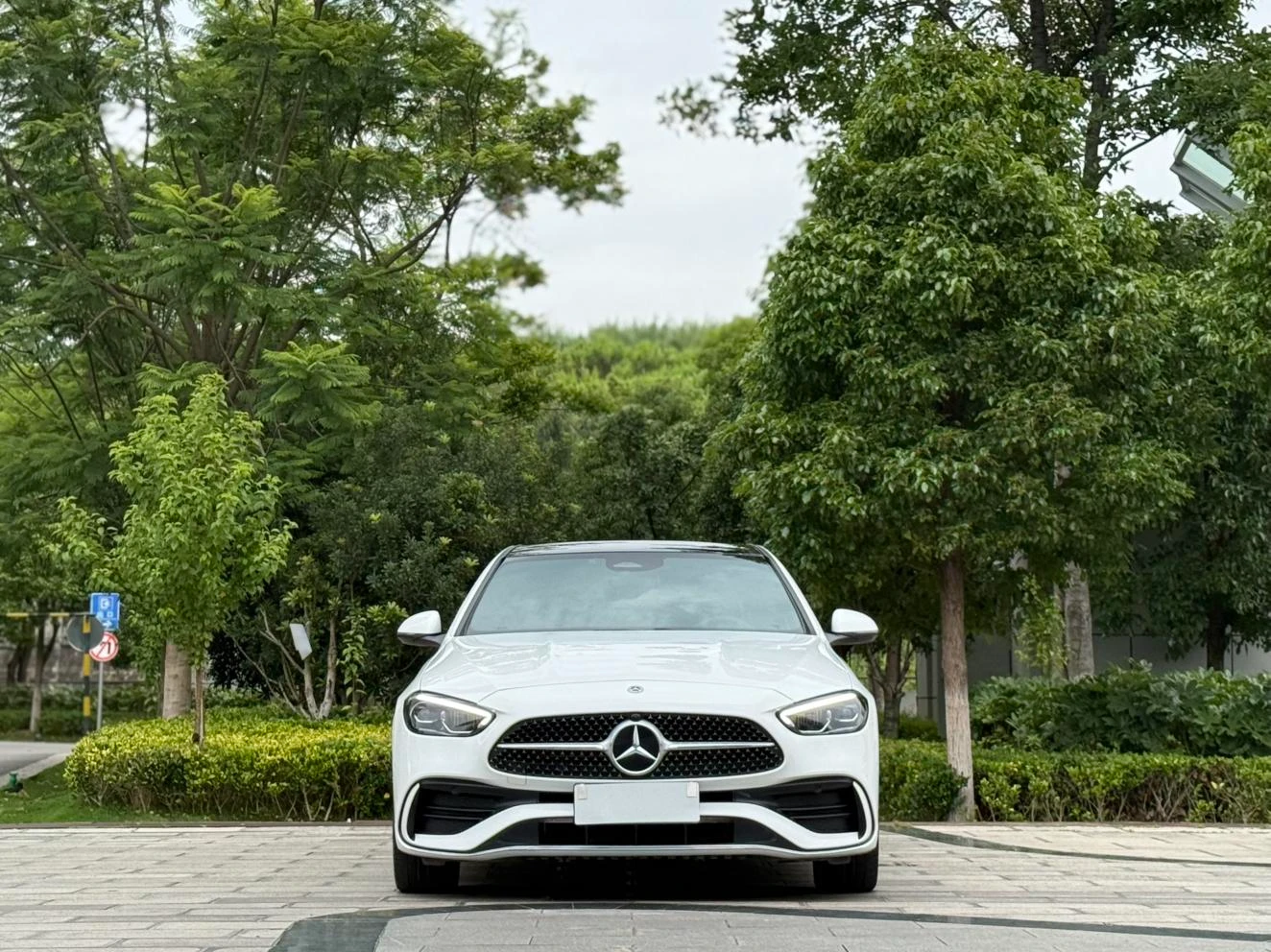 Mercedes-Benz C-Class C260L - exterior