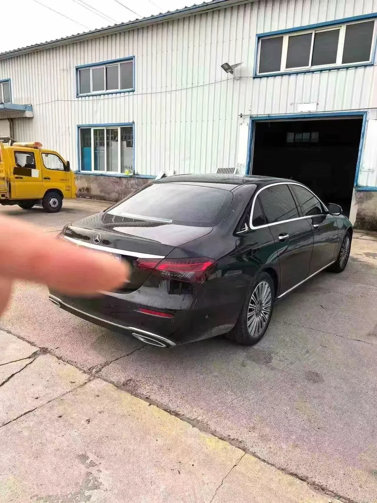 Mercedes-Benz E300 L - exterior