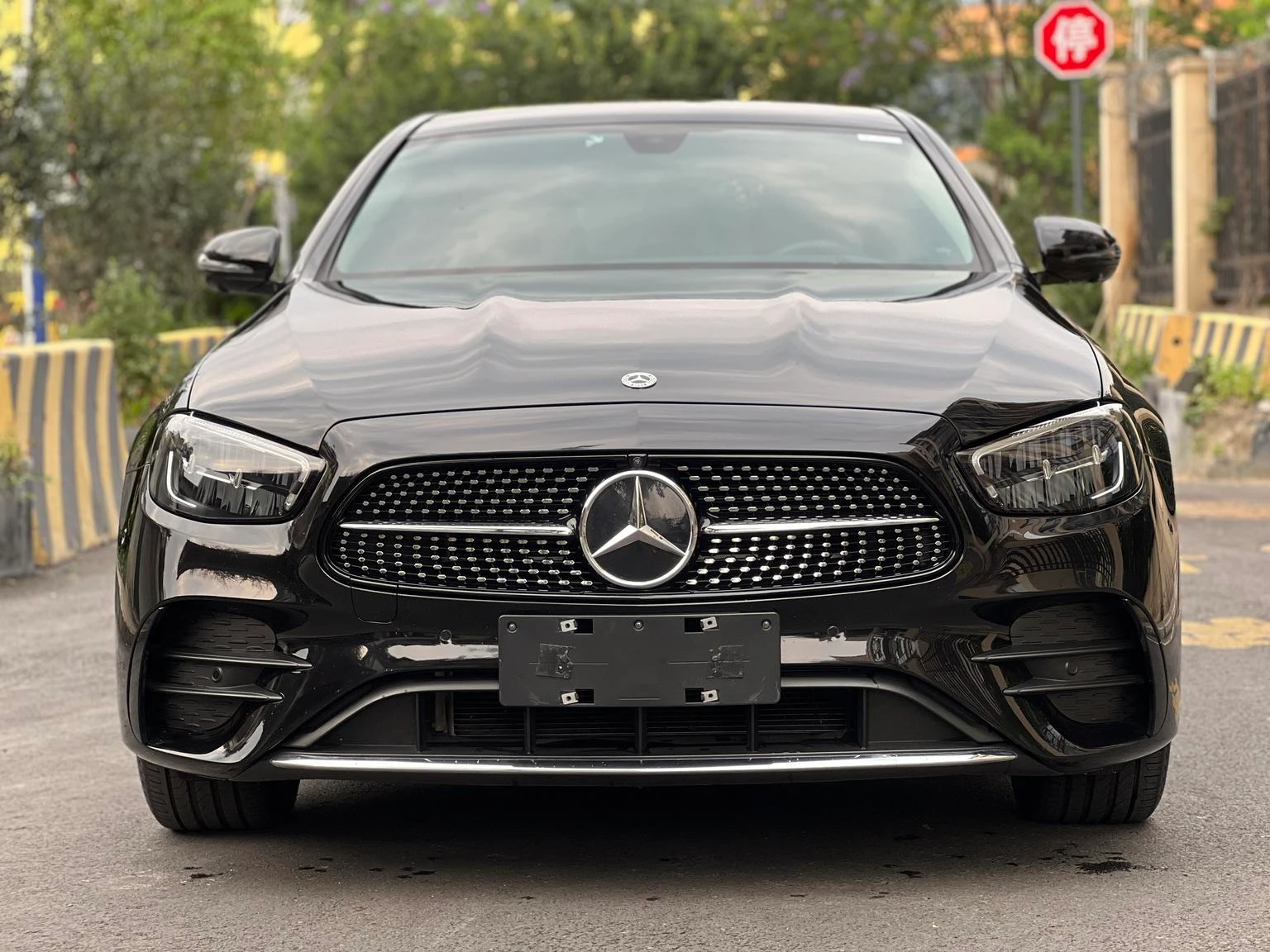 Mercedes-Benz E-Class E300 L Facelift Avantgarde Sport  - exterior