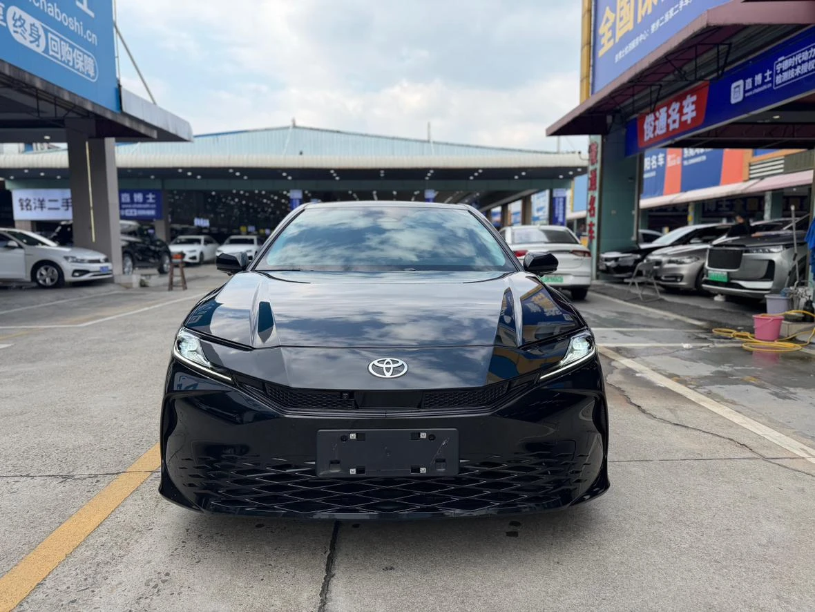 Toyota Camry 2.0GVP Luxury - exterior