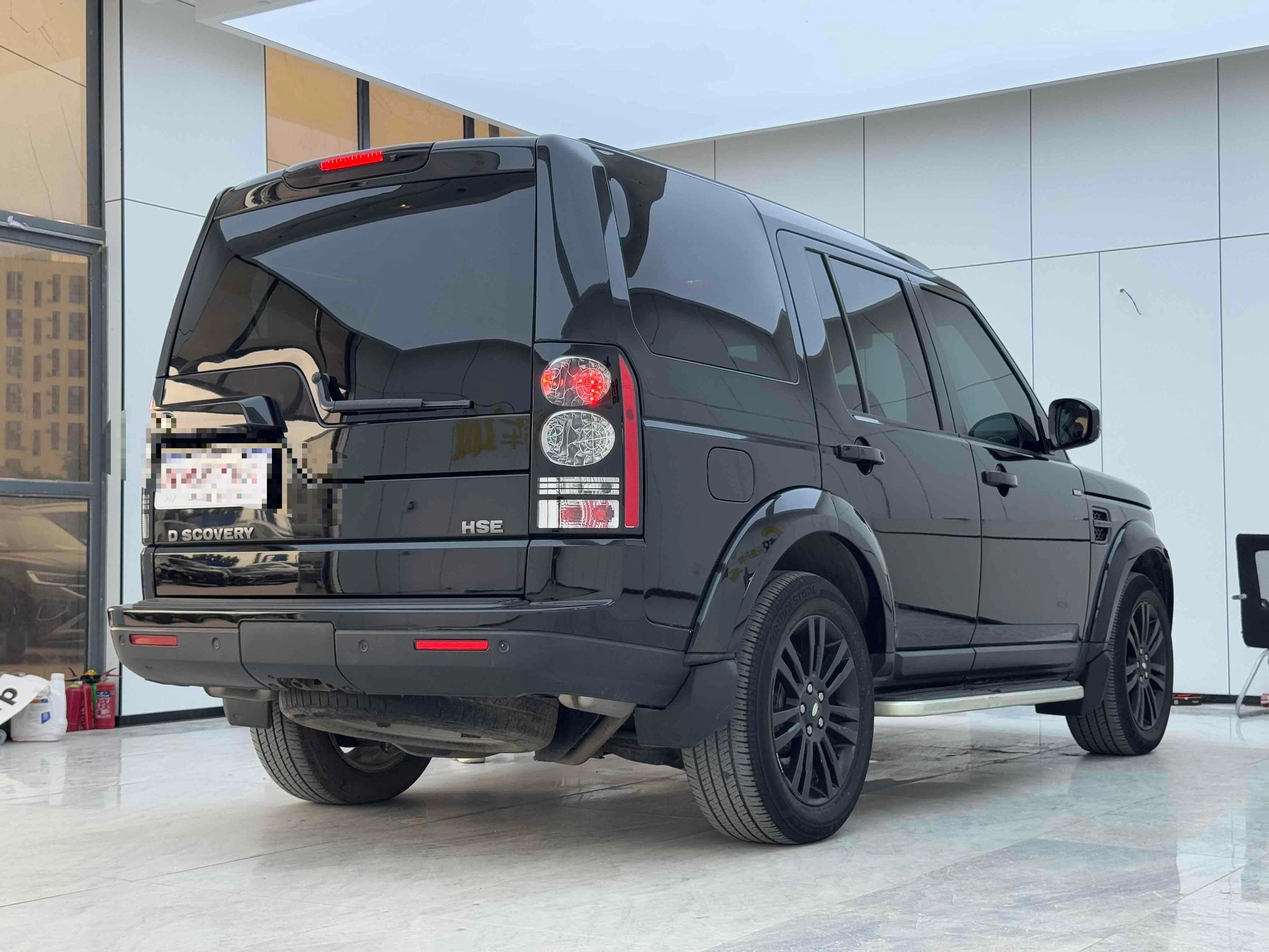 Land Rover Discovery 4  SC  V6  HSE   - exterior