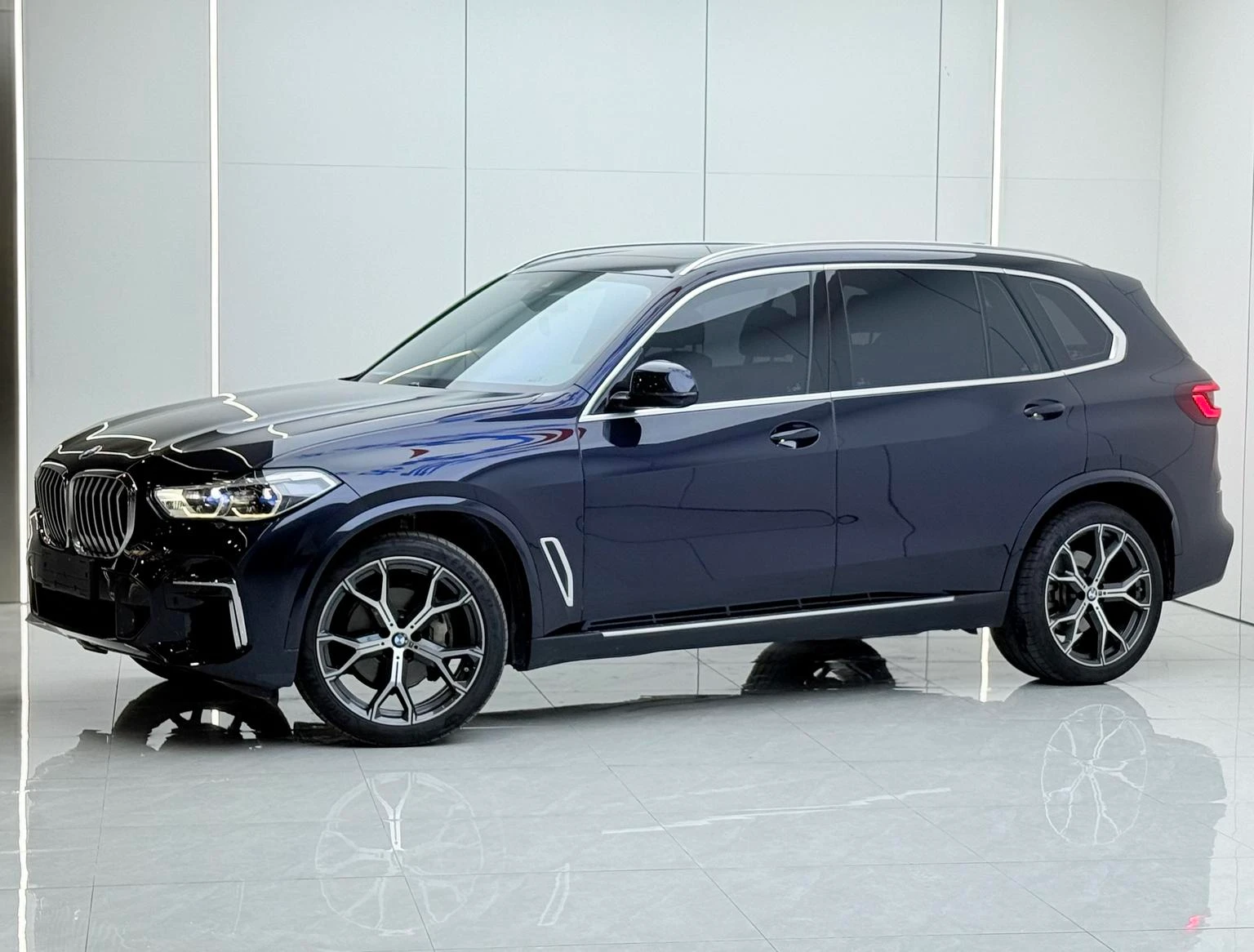 BMW X5 xDrive 40Li M Sport Package - exterior