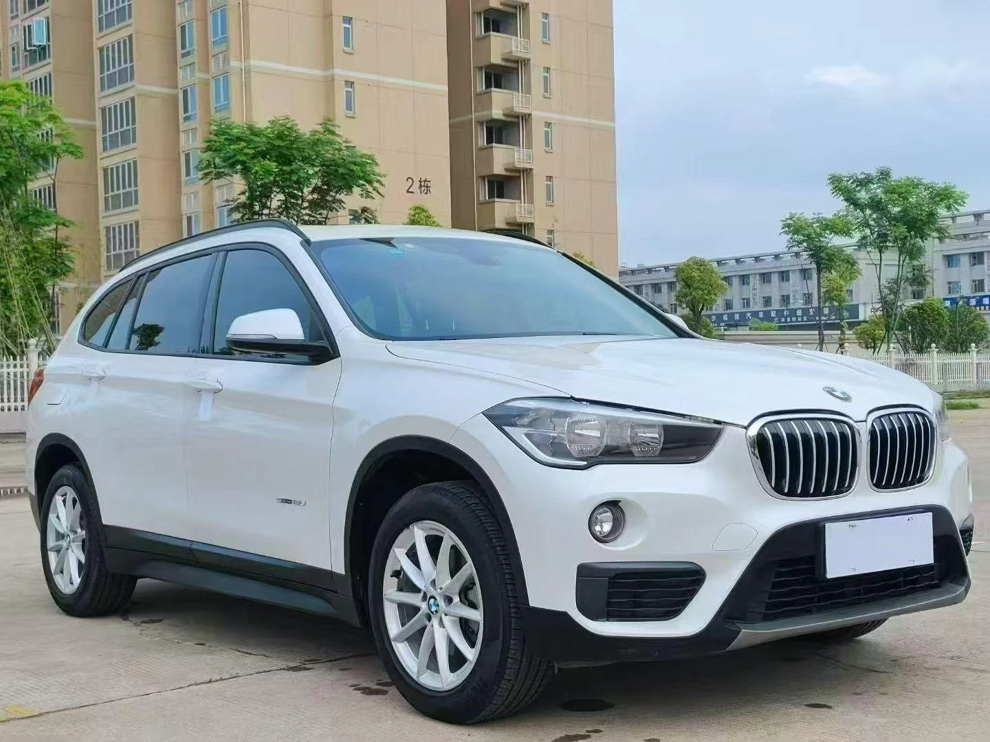 BMW X1 sDrive18Li - exterior