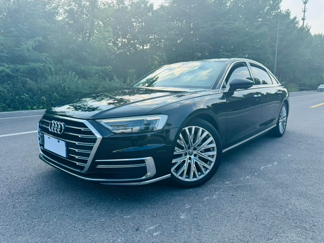 Audi A8L 50 TFSI quattro (Comfort Trim)