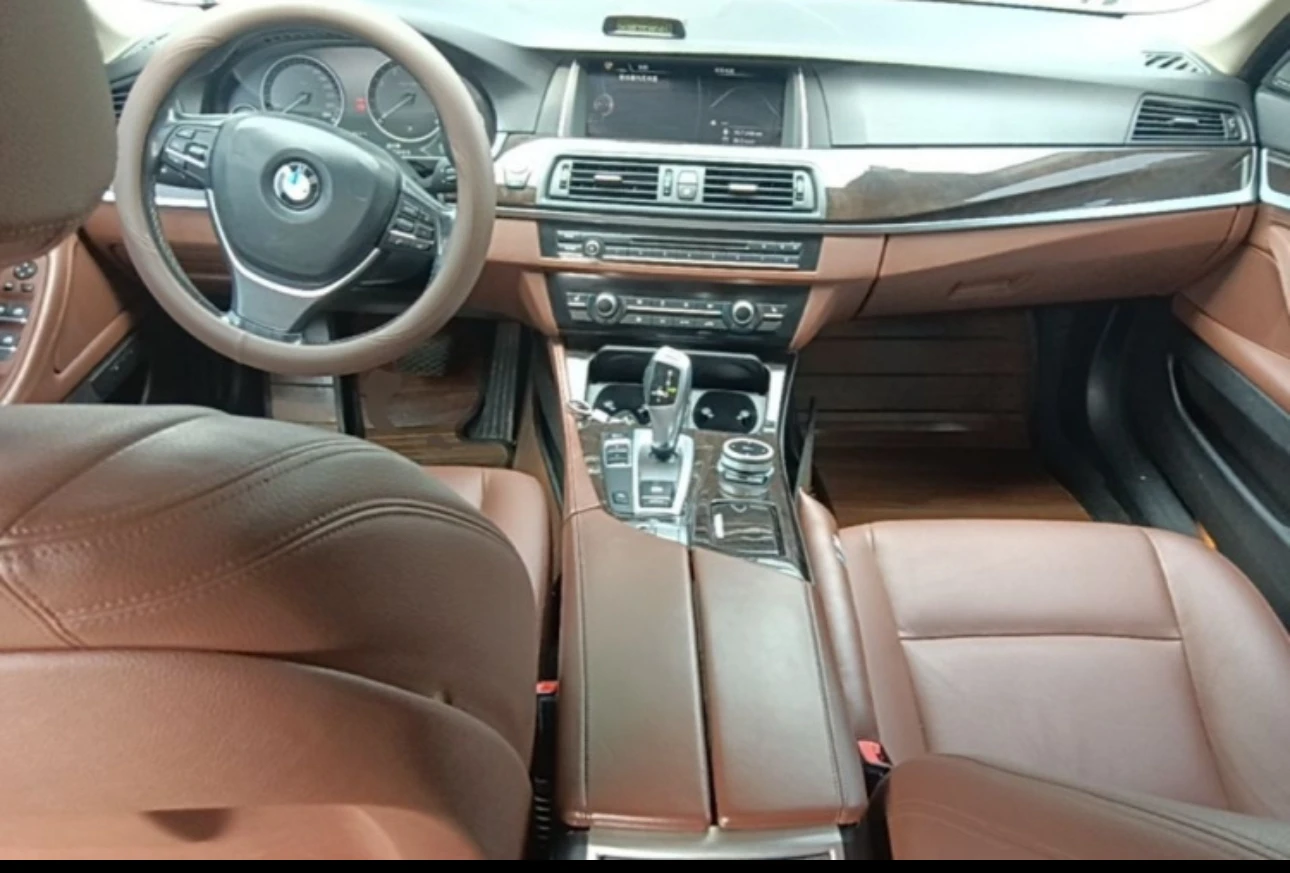 BMW 5 Series 525Li - interior