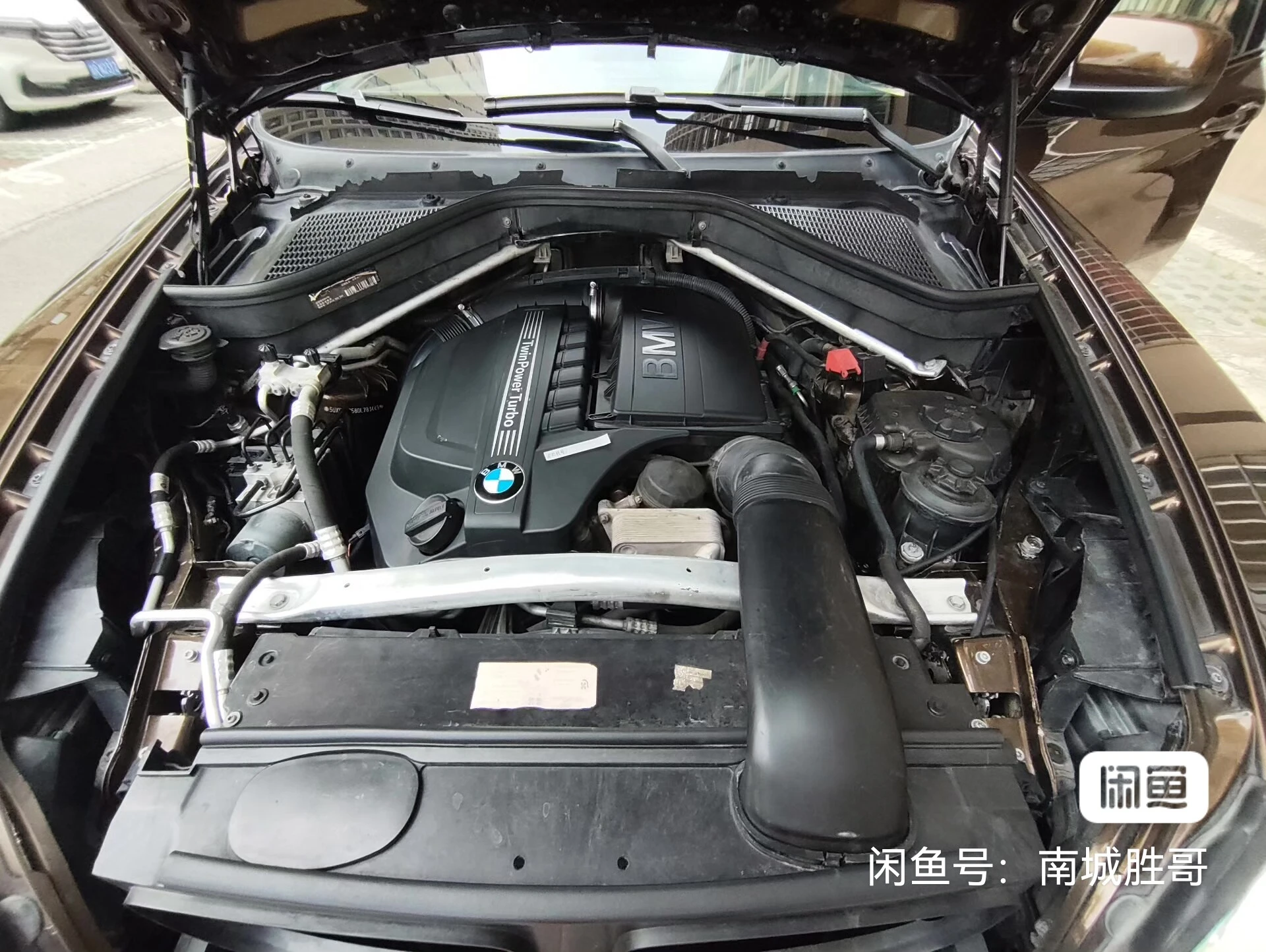 BMW X6 xDrive 35i - engine