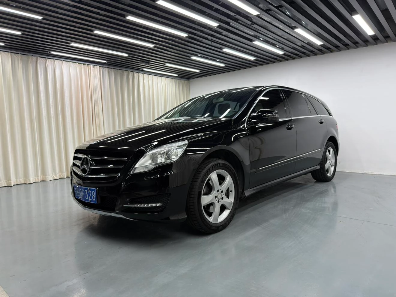 Mercedes-Benz R-Class R 320 4MATIC 