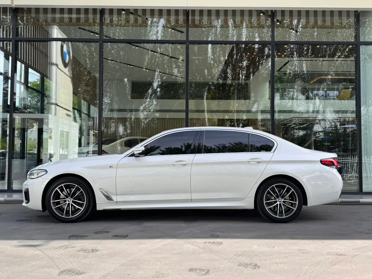 BMW 5 Series 525Li M Sport - exterior