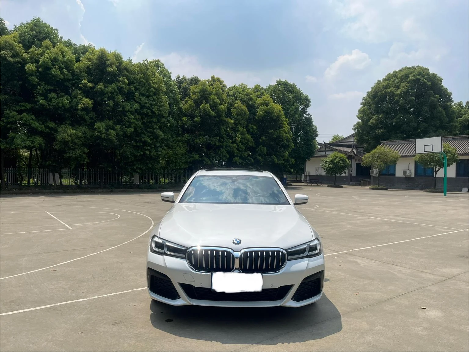 BMW 5 Series 530Li Leading M Sport Package - exterior