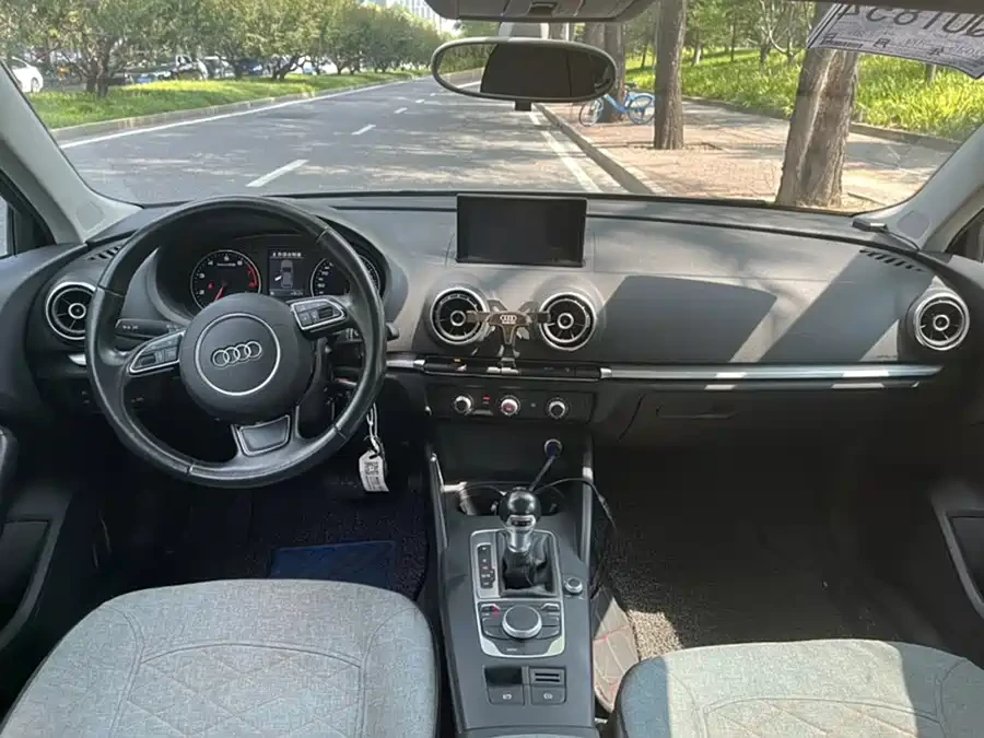 Audi A3 Sportback 35 TFSI  - interior