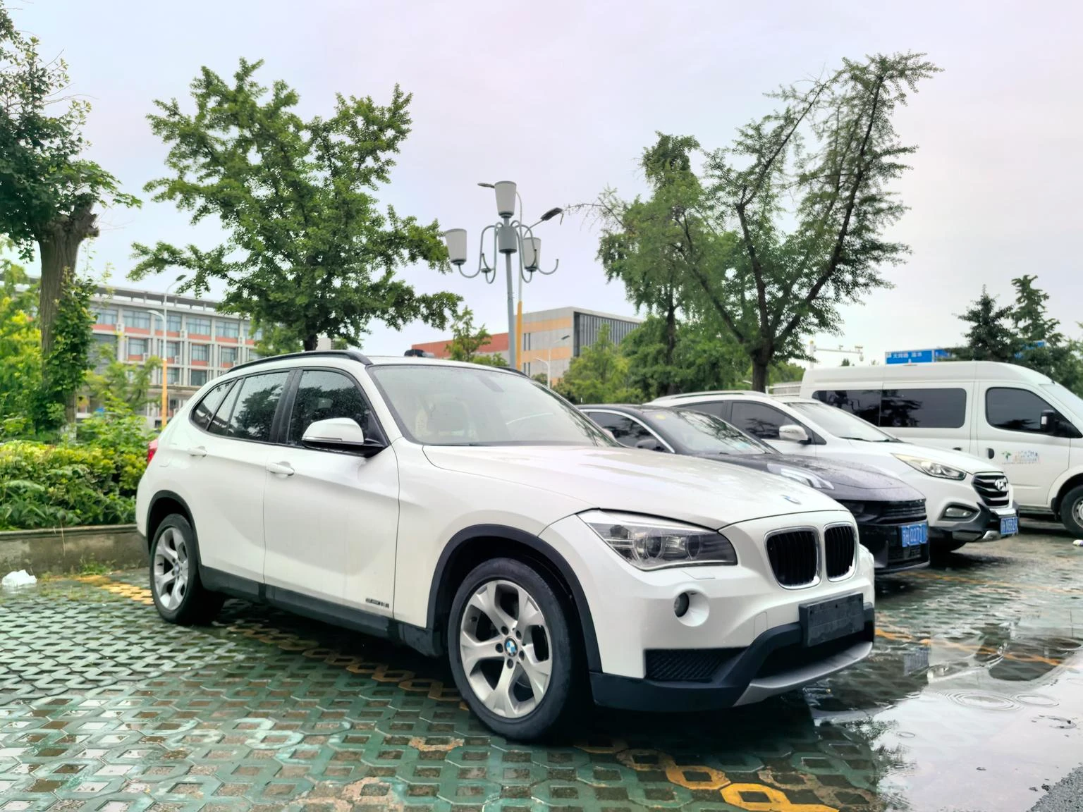 BMW X1   xDrive 18i  - exterior