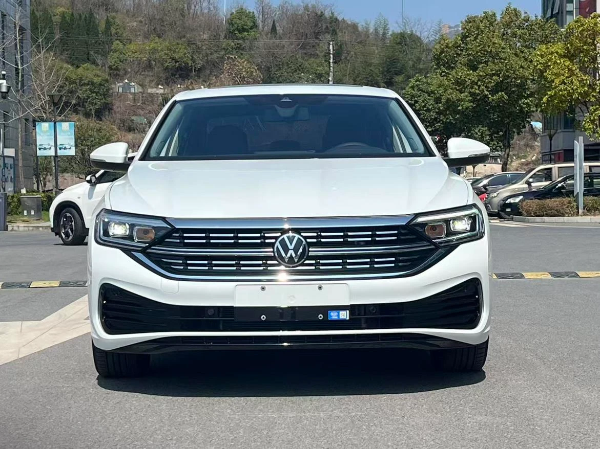 Volkswagen Sagitar 300TSI DSG Surpass Edition - exterior